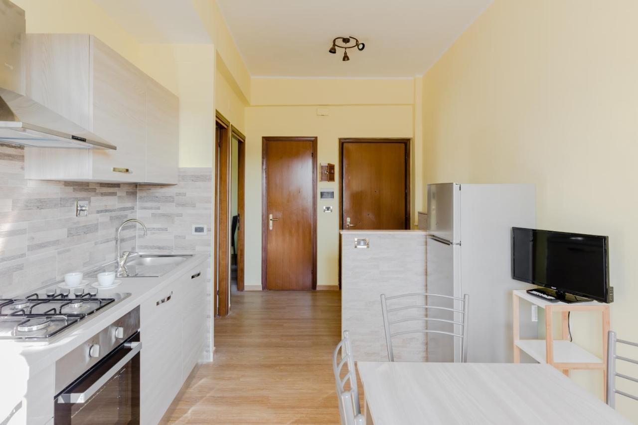Le Rondini Apartment, 5 Persone, 2 Balconi, Policlinico Tor Vergata E Casilino Rome Bagian luar foto